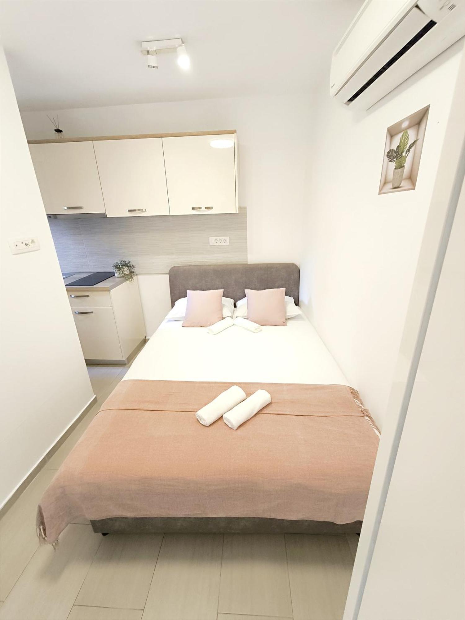 Central Apartment & Room Niko Split Exterior photo