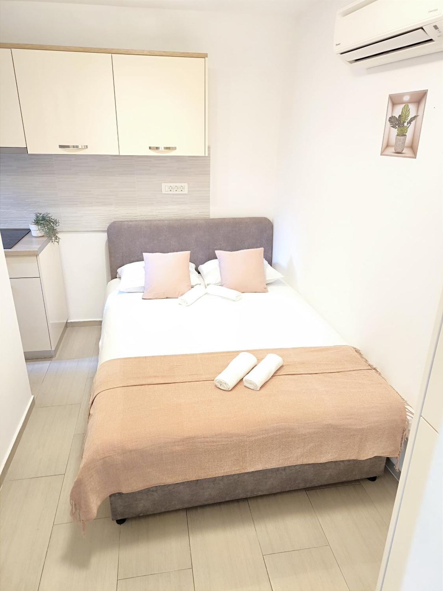 Central Apartment & Room Niko Split Exterior photo